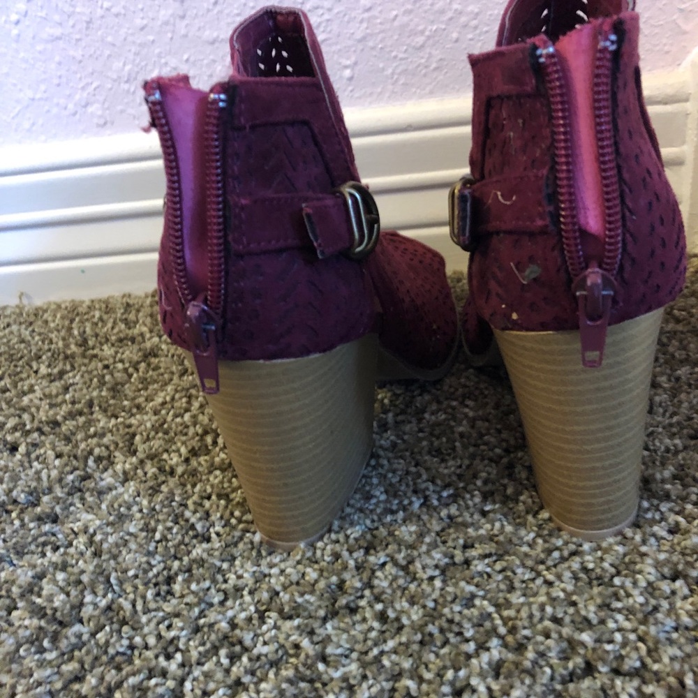 Shoes - Picture 2 of 3